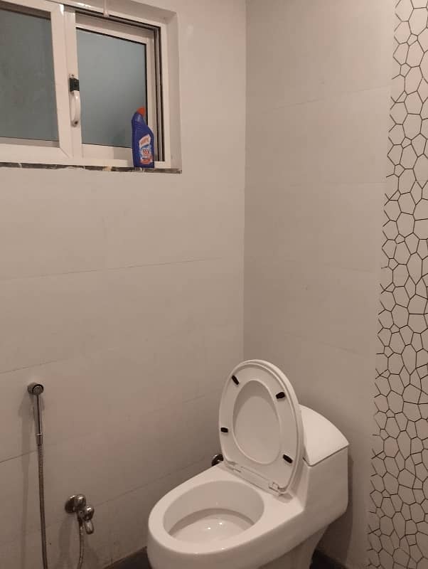 2 Bed Non Furnish Flat With Hot Location With Original Pictures Attached Available In The Heart Of Bahria Town Lahore 5