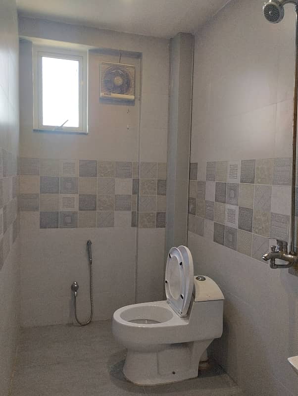 2 Bed Non Furnish Flat With Hot Location With Original Pictures Attached Available In The Heart Of Bahria Town Lahore 10