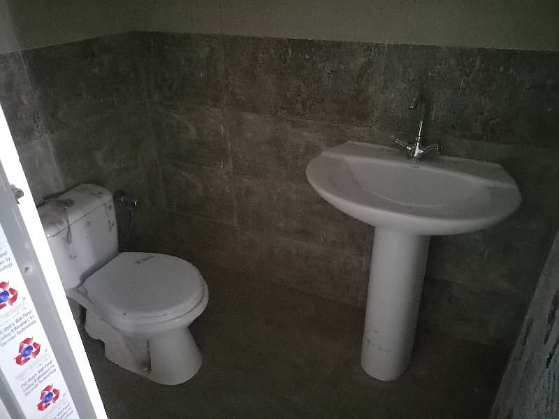 8 Marla Office In Central DHA Phase 8 - Commercial Broadway For Rent 3