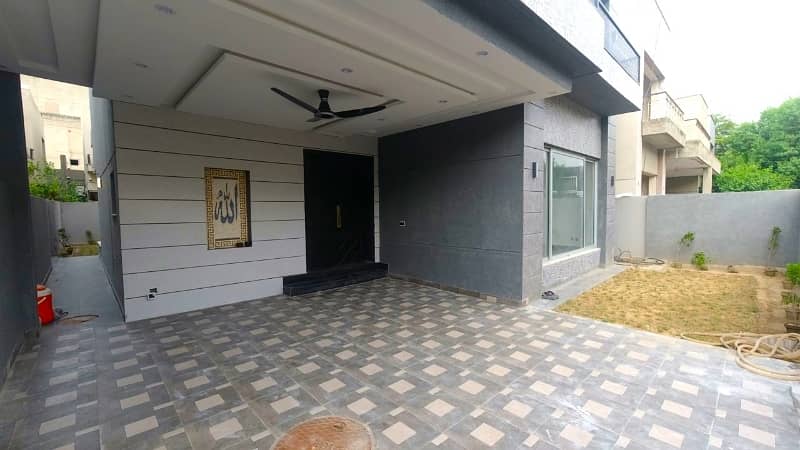 A 10 Marla House Located In Divine Gardens Is Available For sale 4