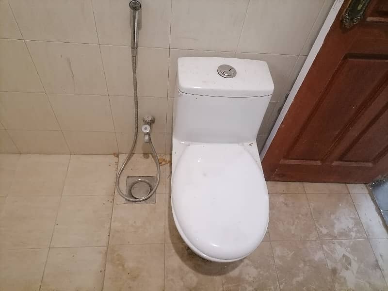 10 Marla House In Stunning Divine Gardens Is Available For rent 5
