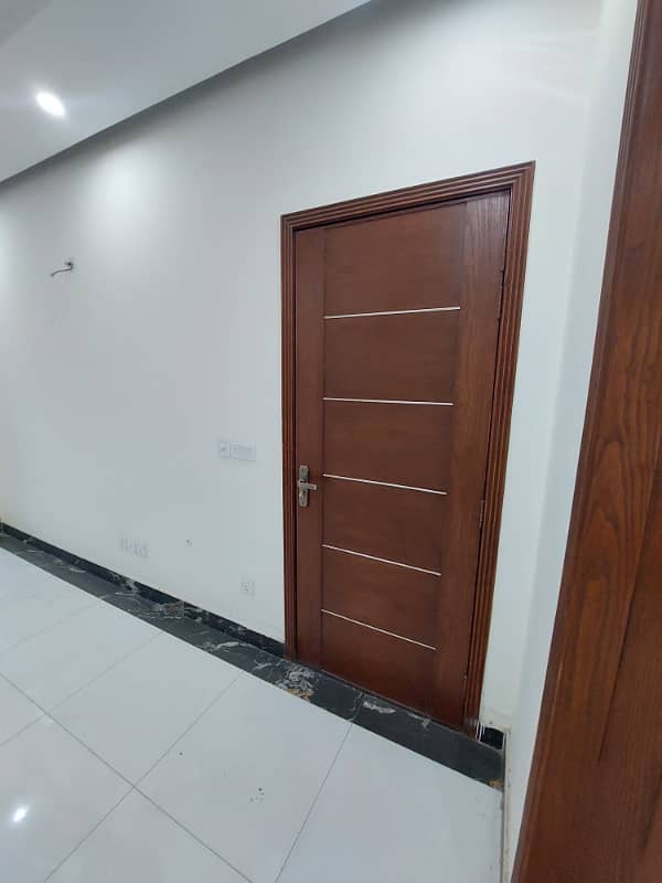 5 Marla Well maintained House for sale at investor Price in paragon city lahore 3