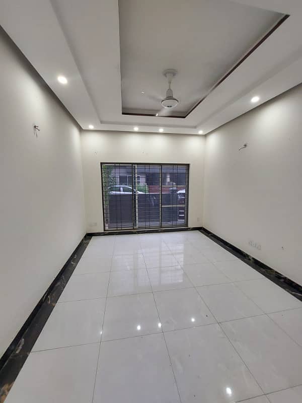 5 Marla Well maintained House for sale at investor Price in paragon city lahore 4