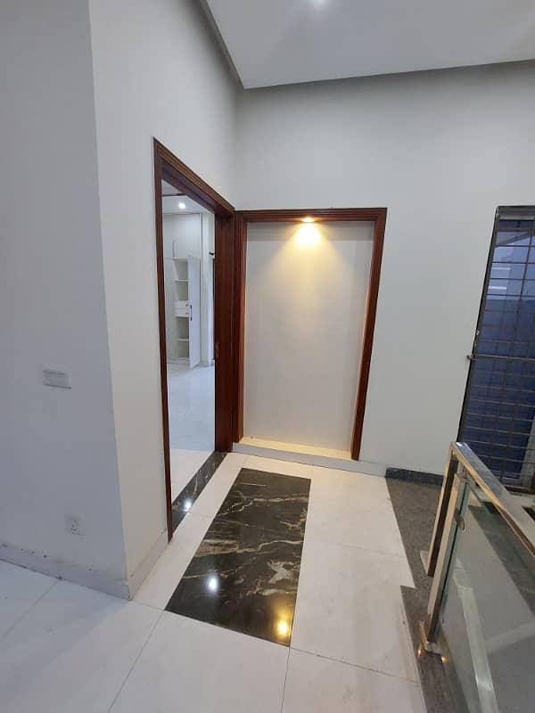 5 Marla Well maintained House for sale at investor Price in paragon city lahore 9