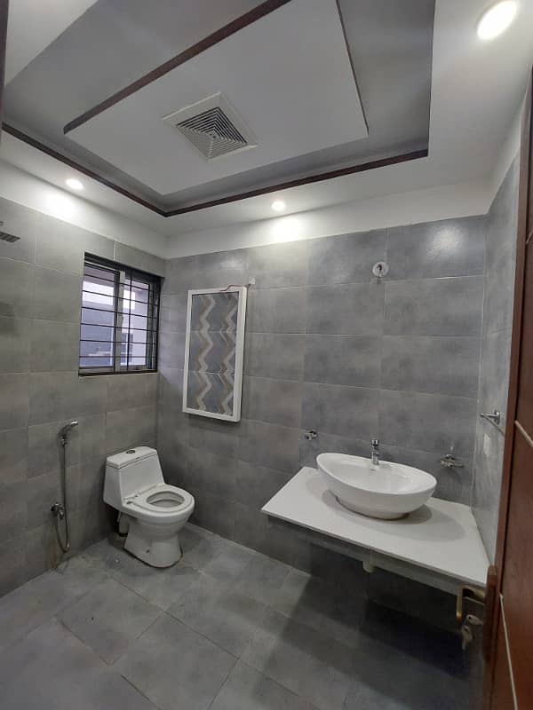 5 Marla Well maintained House for sale at investor Price in paragon city lahore 13