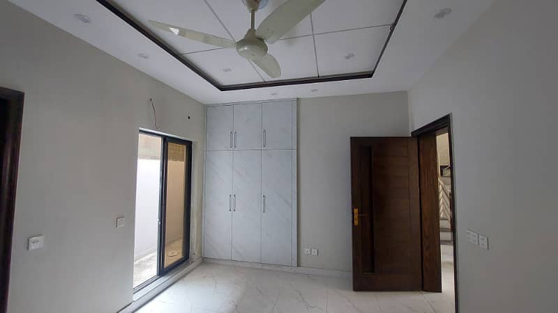 5 Marla Well maintained House for sale at investor Price in paragon city lahore 21