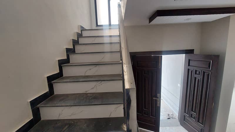 5 Marla Well maintained House for sale at investor Price in paragon city lahore 24