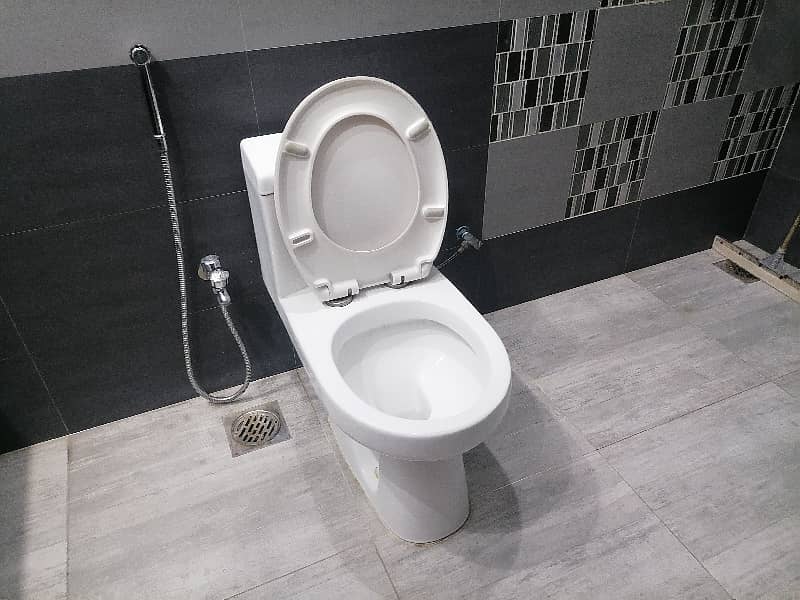 Well-Constructed Ground Floor Office Available For Rent In Paragon City - Broadway 2