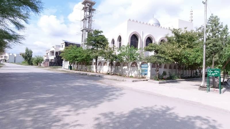A Residential Plot Of 600 Square Yards In Rs. 9500000 9