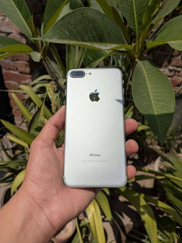 Iphone 7 plus 128gb pta approved lush condition 0