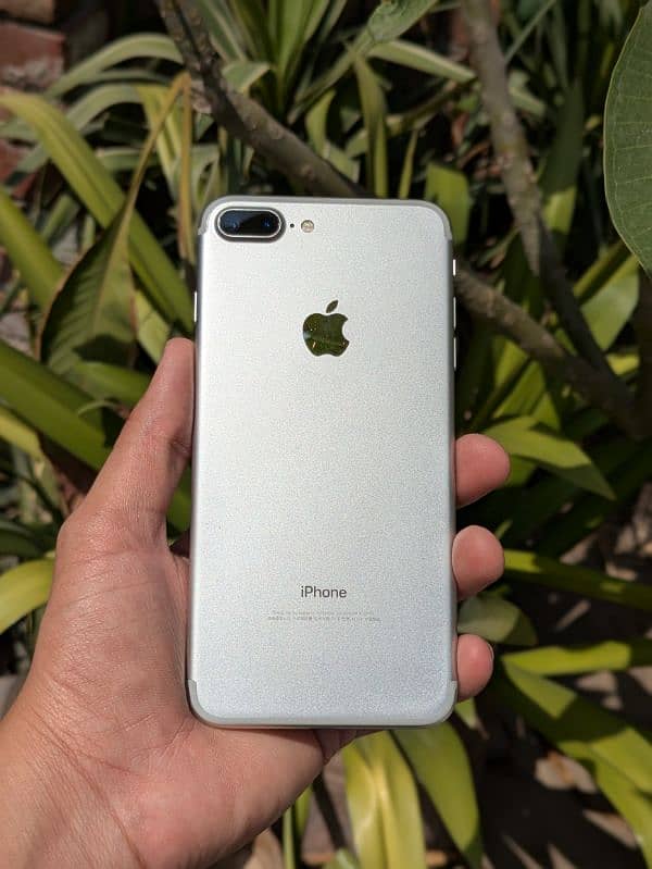 Iphone 7 plus 128gb pta approved lush condition 1