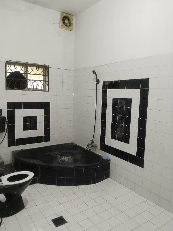 1 KANAL FULL HOUSE FOR RENT MODEL TOWN 8
