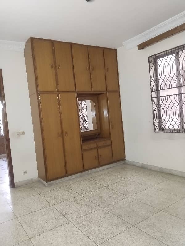 1 KANAL FULL HOUSE FOR RENT MODEL TOWN 10