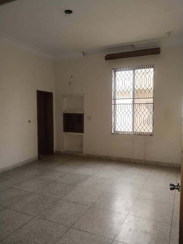 1 KANAL FULL HOUSE FOR RENT MODEL TOWN 18