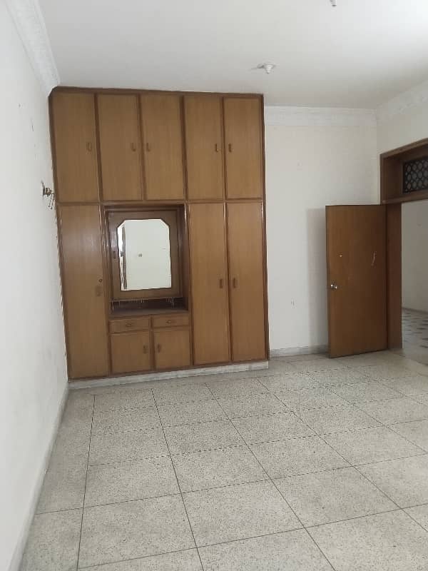 1 KANAL FULL HOUSE FOR RENT MODEL TOWN 20