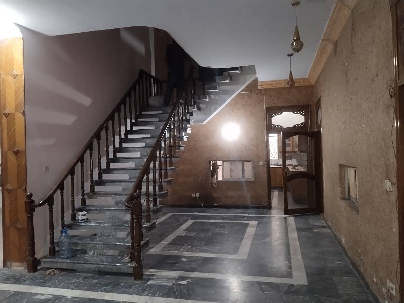 1 KANAL FULL HOUSE FOR RENT MODEL TOWN 25