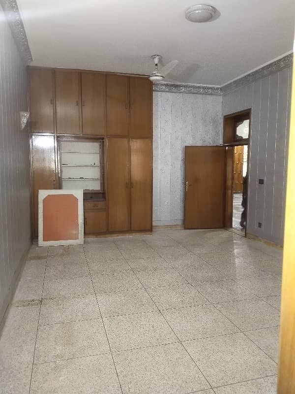 1 KANAL FULL HOUSE FOR RENT MODEL TOWN 35