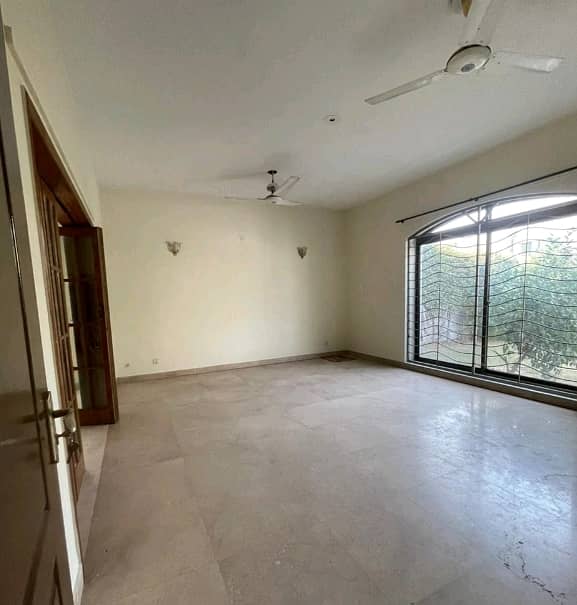 Reasonably-Priced 1 Kanal House In DHA Phase 4 - Block DD, Lahore Is Available As Of Now 1