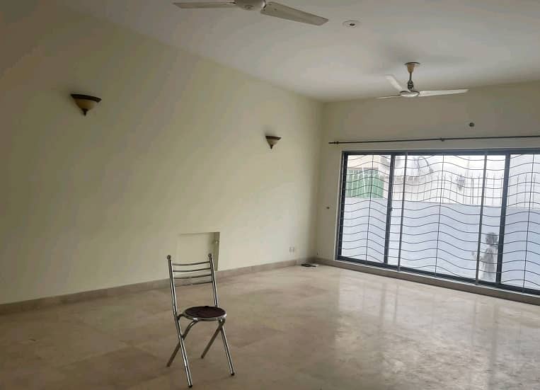 Reasonably-Priced 1 Kanal House In DHA Phase 4 - Block DD, Lahore Is Available As Of Now 2