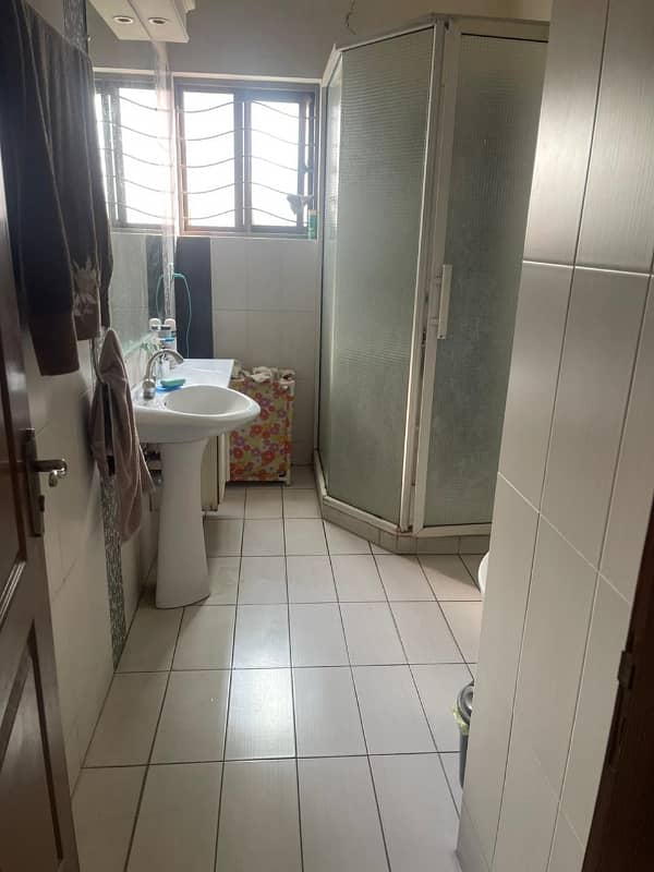 Reasonably-Priced 1 Kanal House In DHA Phase 4 - Block DD, Lahore Is Available As Of Now 9