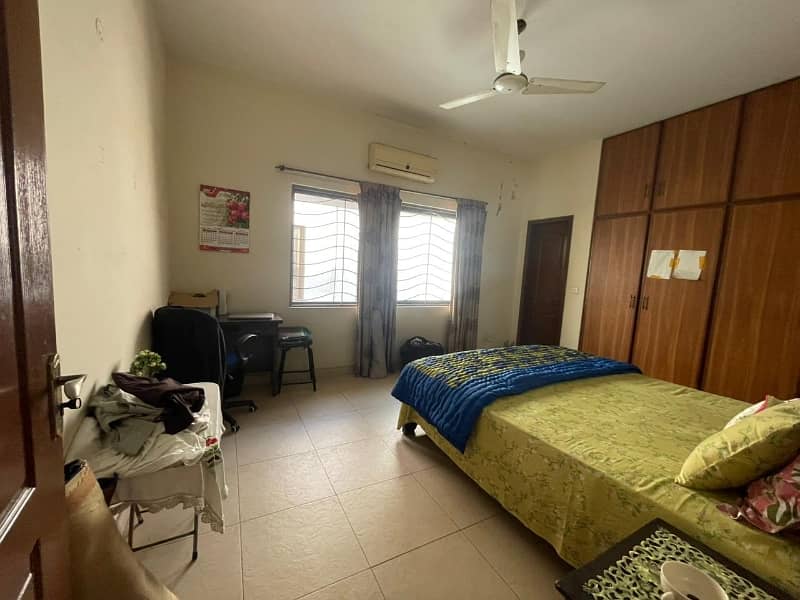 Reasonably-Priced 1 Kanal House In DHA Phase 4 - Block DD, Lahore Is Available As Of Now 10