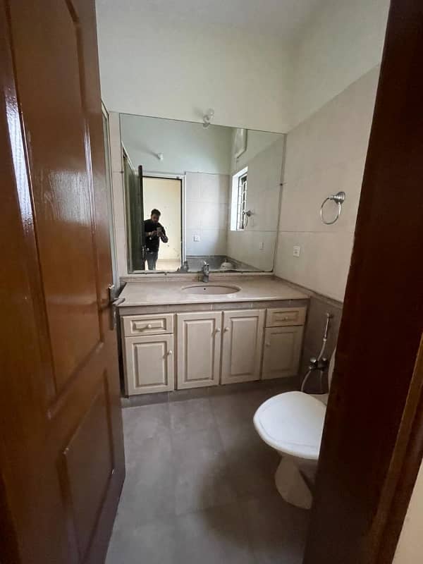 Reasonably-Priced 1 Kanal House In DHA Phase 4 - Block DD, Lahore Is Available As Of Now 11