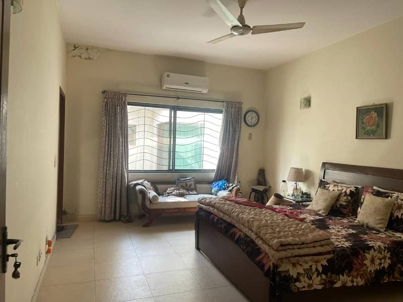 Reasonably-Priced 1 Kanal House In DHA Phase 4 - Block DD, Lahore Is Available As Of Now 12