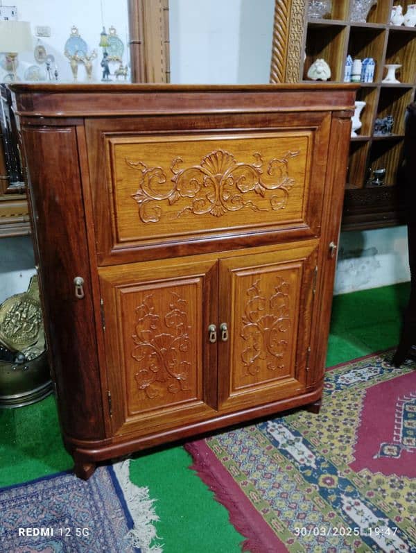 Cabinet 0