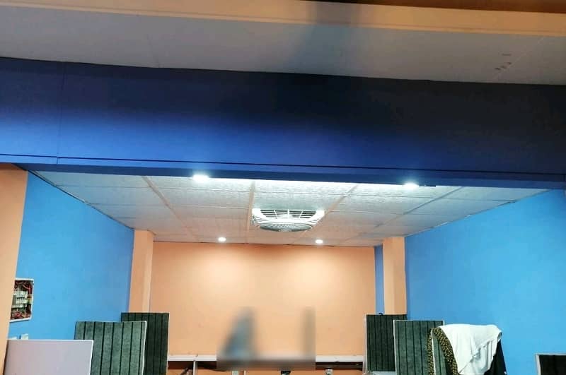 Office Spread Over 10 Marla In Gulberg Available 4