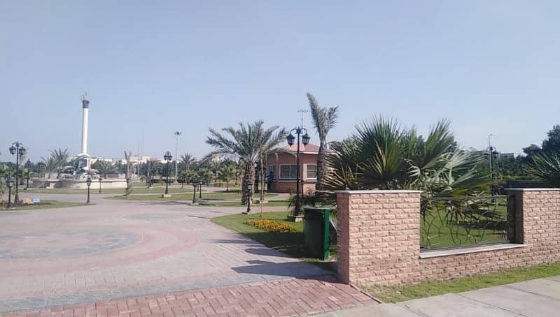 Bahria Orchard Measuring 8 Marla Facing Park plot for sale 1
