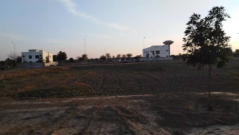 Bahria Orchard Measuring 8 Marla Facing Park plot for sale 5