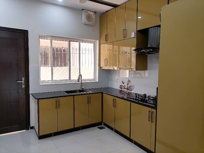 Your Dream Fully Furnished 9 Marla House Is Available In Divine Gardens 4