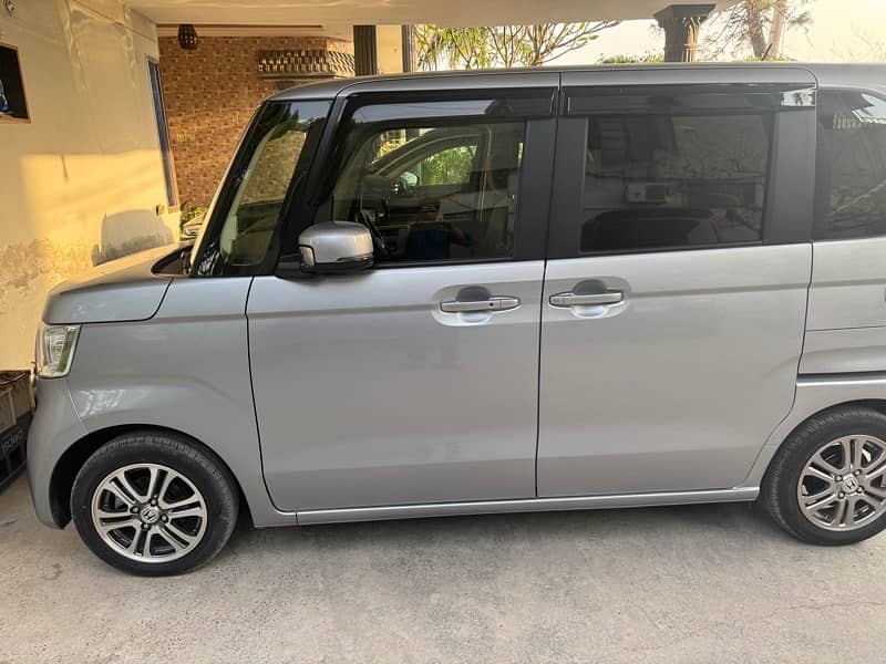 Honda N Box 2022/2025 fresh import R  grade 3
