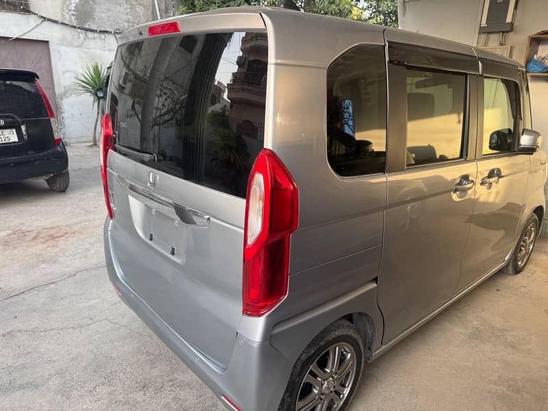 Honda N Box 2022/2025 fresh import R  grade 2