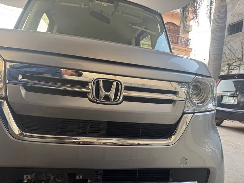 Honda N Box 2022/2025 fresh import R  grade 4