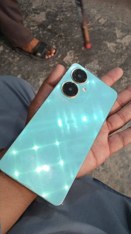 vivo y27 box with charger only 3 month used alll ok set 1