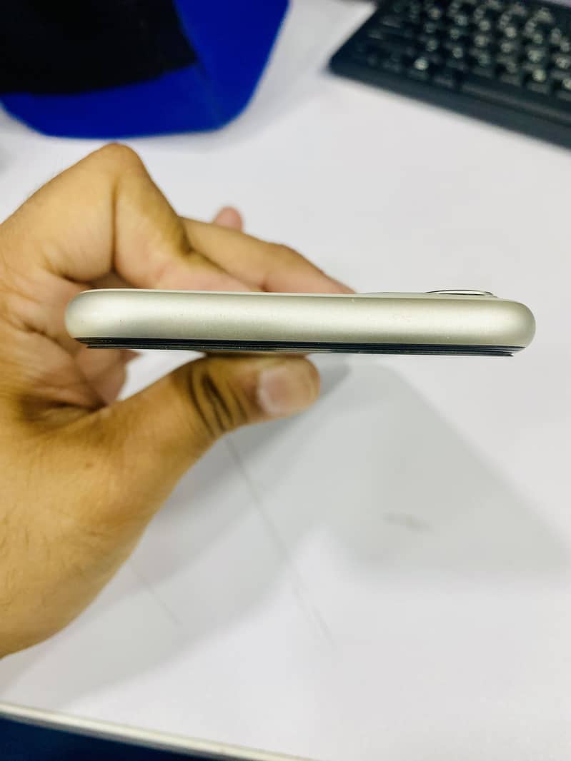 Iphone 11 with box 3