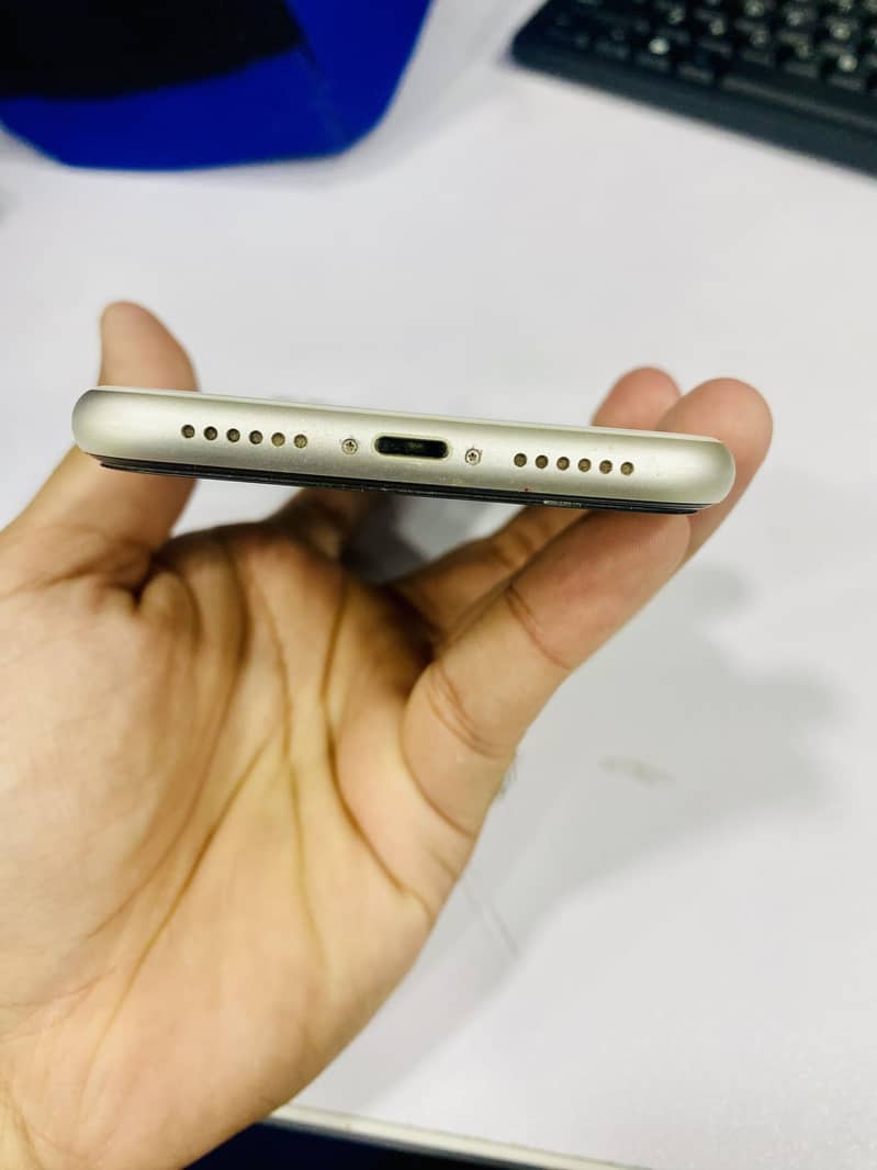 Iphone 11 with box 5