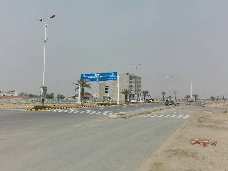 Profitable Land Investment! 1-Kanal Corner Plot on a Prime 70 Feet Road Near Park in DHA Phase 8, Block X A One-of-a-Kind Opportunity with an Easy Deal & Motivated Seller! 1