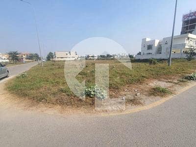 Profitable Land Investment! 1-Kanal Corner Plot on a Prime 70 Feet Road Near Park in DHA Phase 8, Block X A One-of-a-Kind Opportunity with an Easy Deal & Motivated Seller! 6