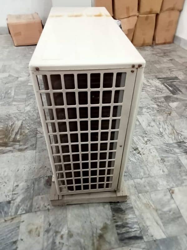 DAIKIN FLOOR AC 7