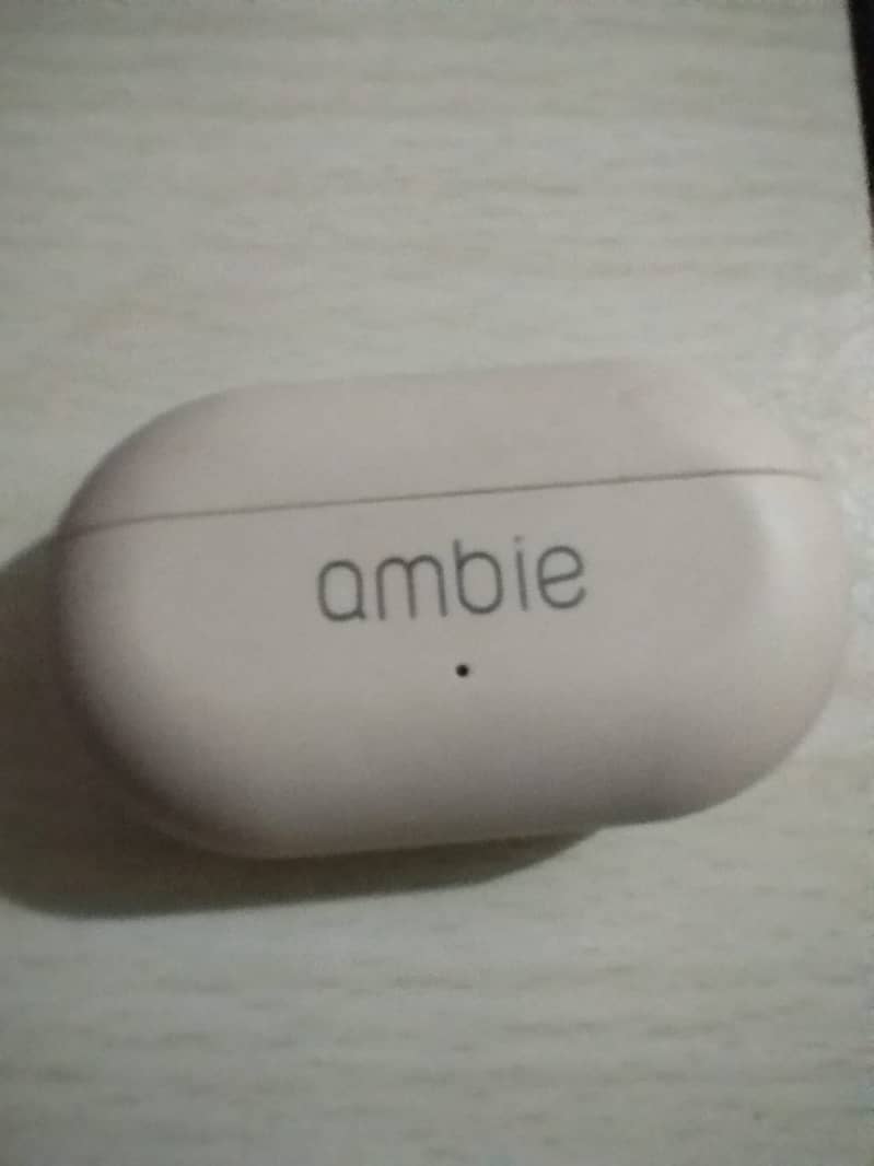 Ambie Sound Earcuffs wireless Earphone 1