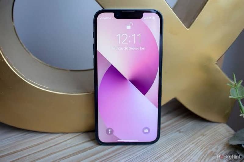 iPhone 13 0