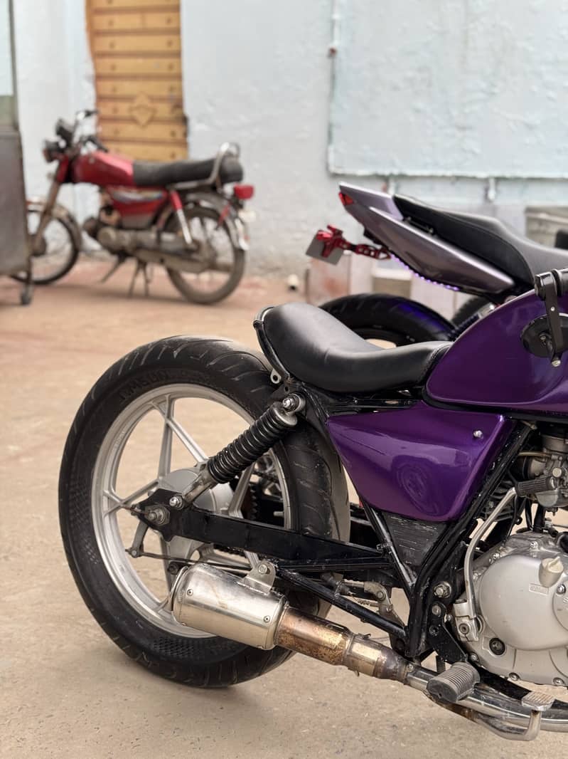 Suzuki GS 150 SE 4
