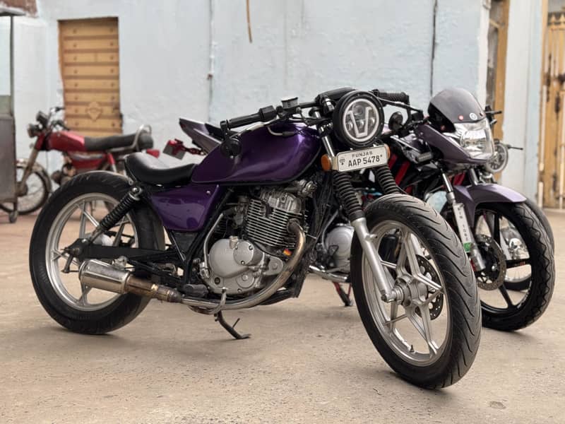 Suzuki GS 150 SE 5
