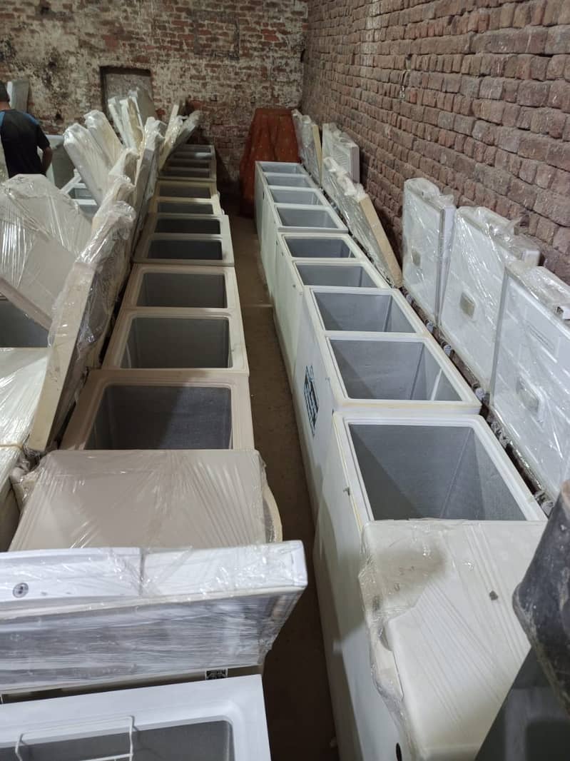 Fridges & Freezers new condition is avilable 18