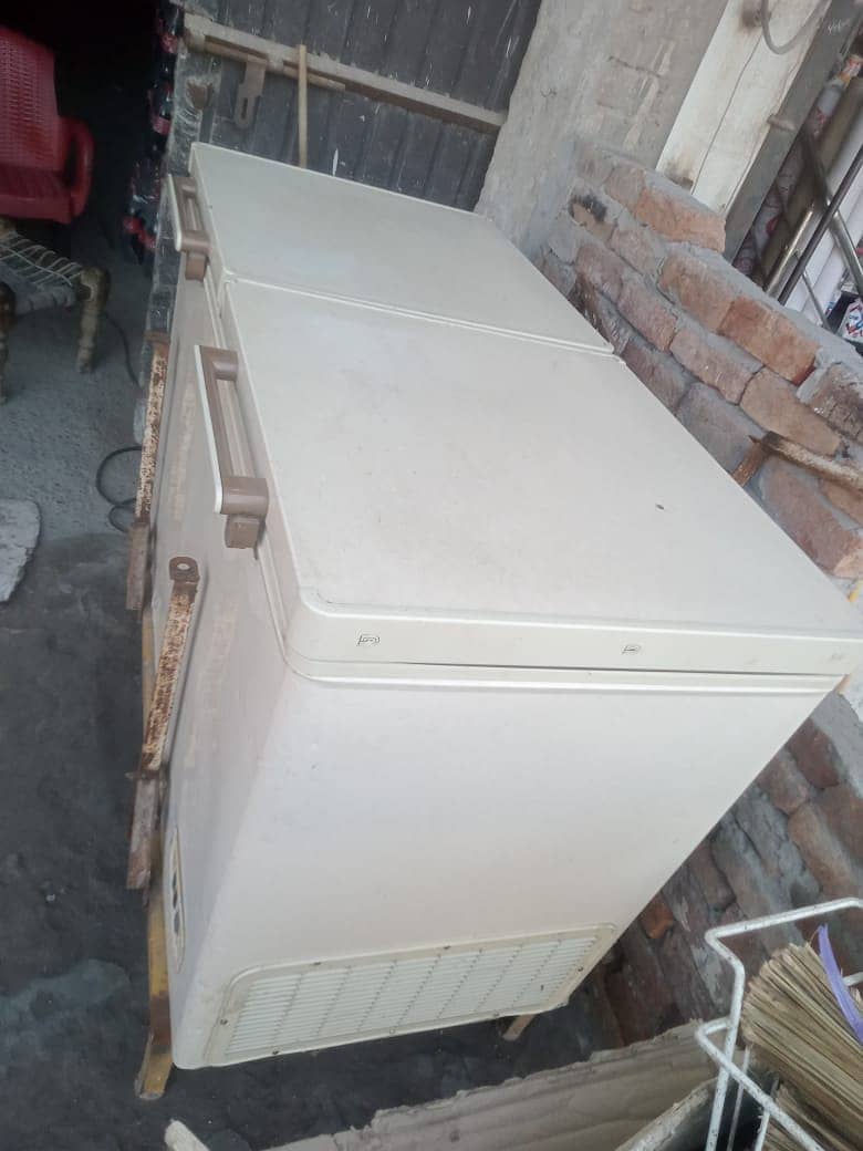 Fridges & Freezers new condition is avilable 19