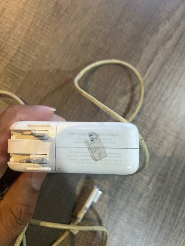 Macebook charger 2
