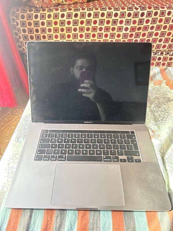 MacBook Pro i9 2019 4