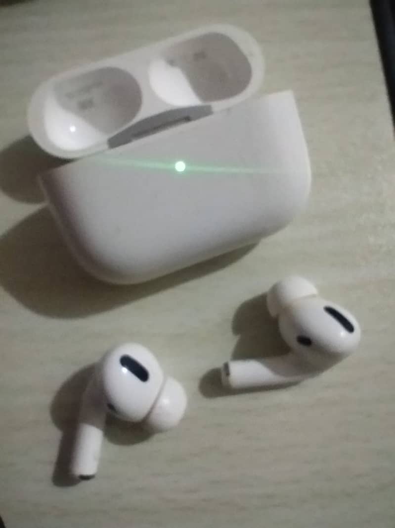 Wireless Earbuds in white color 0